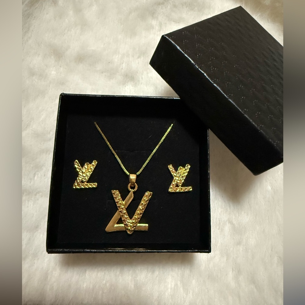 Luxury Thai Gold Pendant and Earrings Set LV Initial Fashion Jewelry